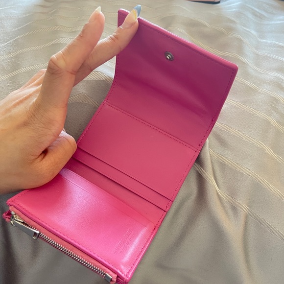 Bottega Veneta Metallic Pink Tri-fold Zip Wallet - Picture 2 of 6